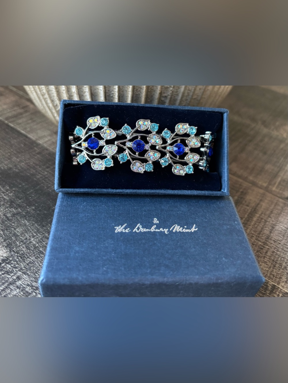 the Danbury Mint “Summer Breeze” Stretch Bracelet - Picture 6 of 7